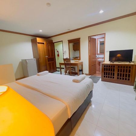 Готель Royal Vista Patong Екстер'єр фото