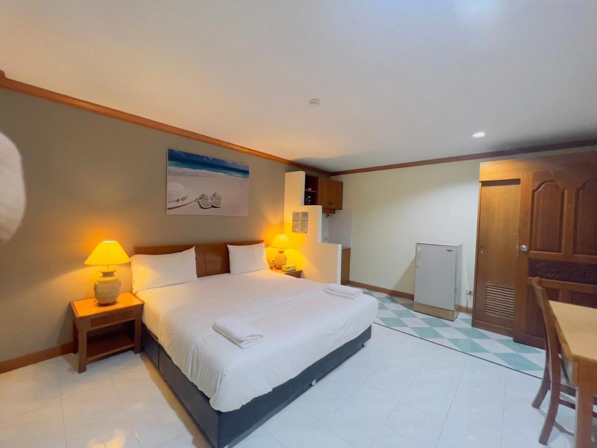 Готель Royal Vista Patong Екстер'єр фото