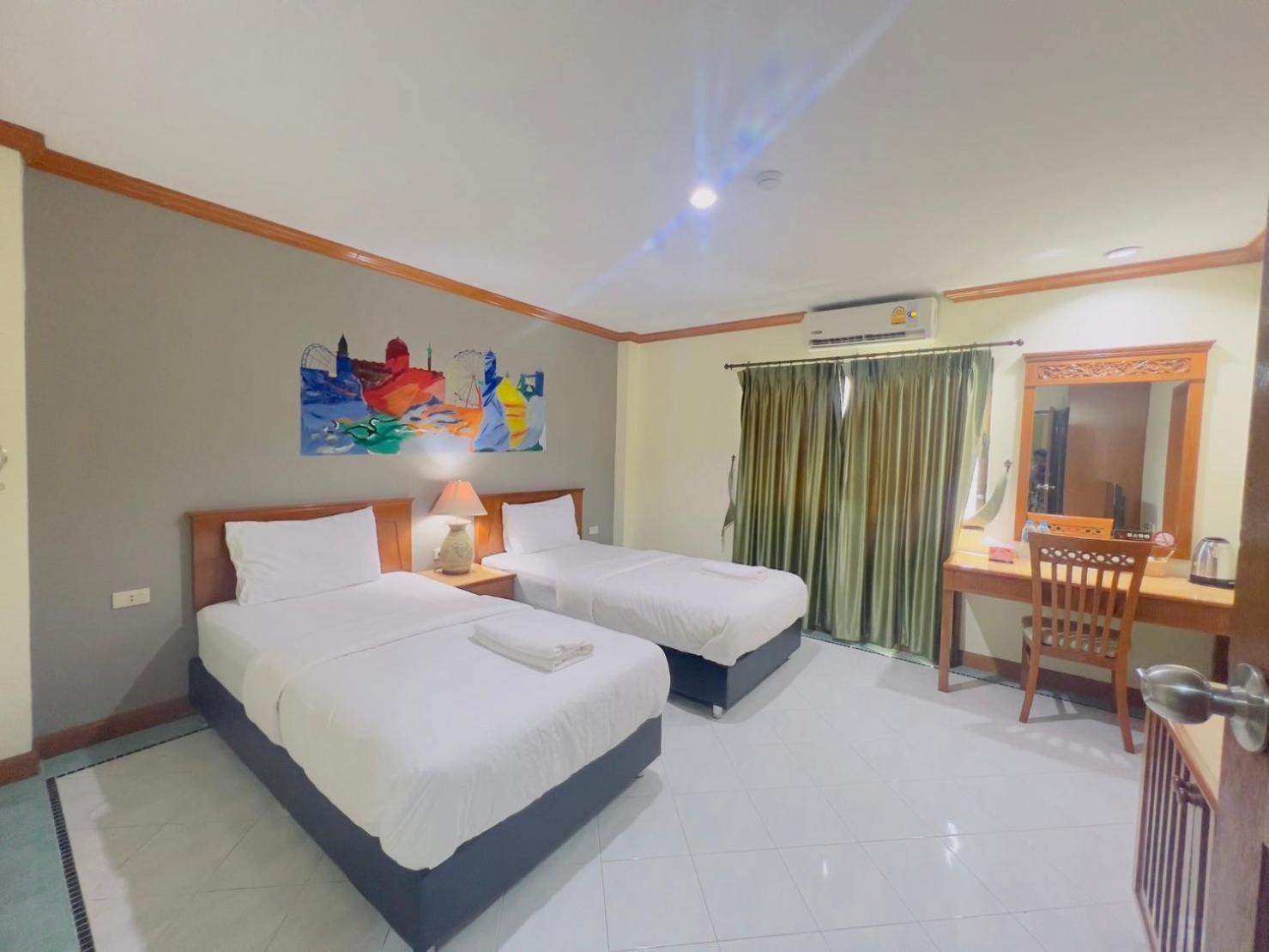 Готель Royal Vista Patong Екстер'єр фото