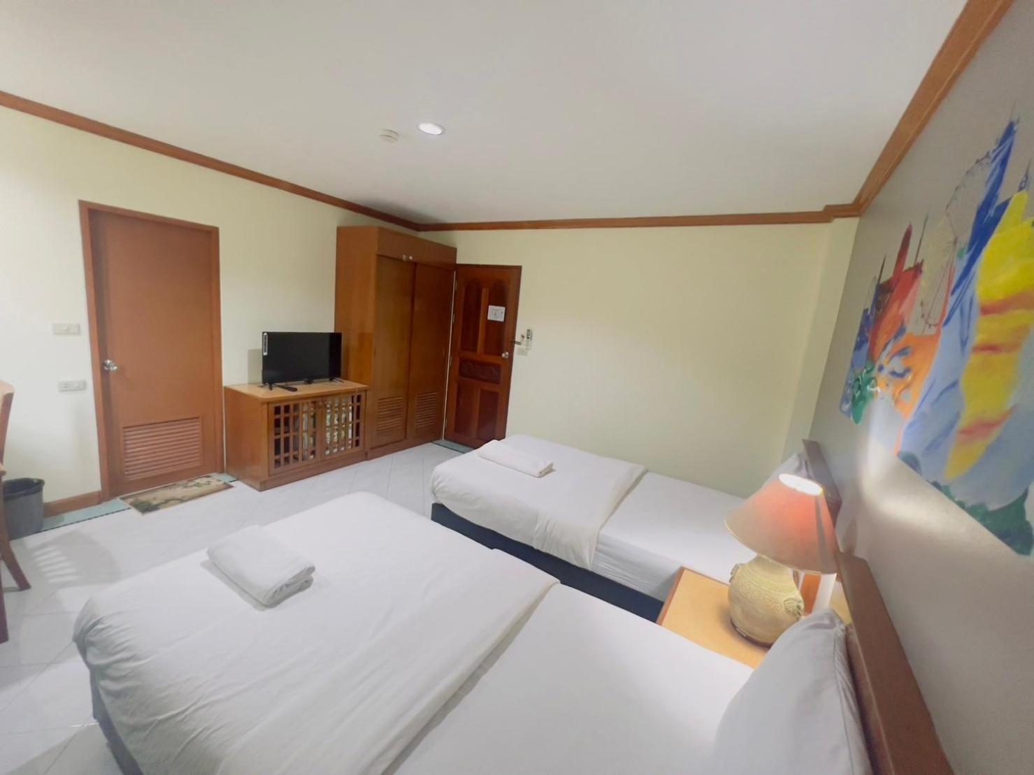 Готель Royal Vista Patong Екстер'єр фото