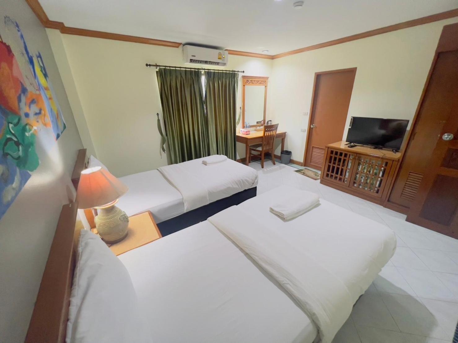 Готель Royal Vista Patong Екстер'єр фото