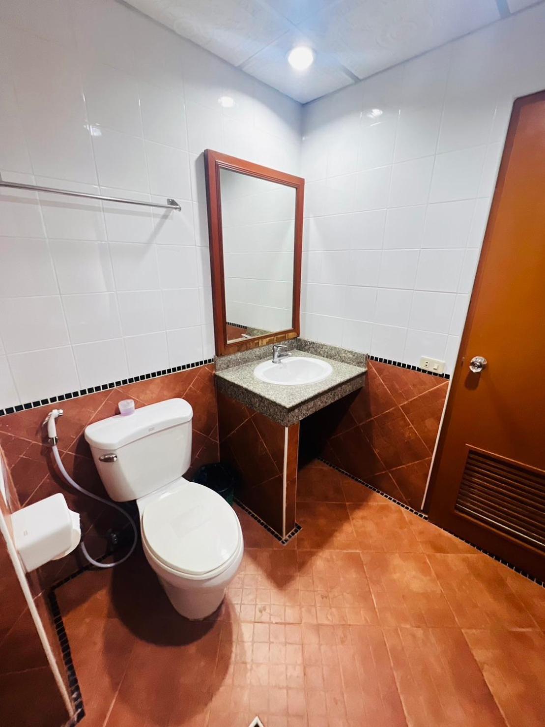 Готель Royal Vista Patong Екстер'єр фото