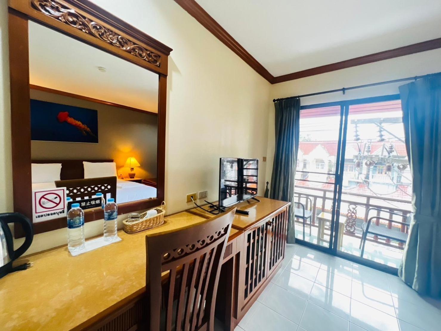 Готель Royal Vista Patong Екстер'єр фото