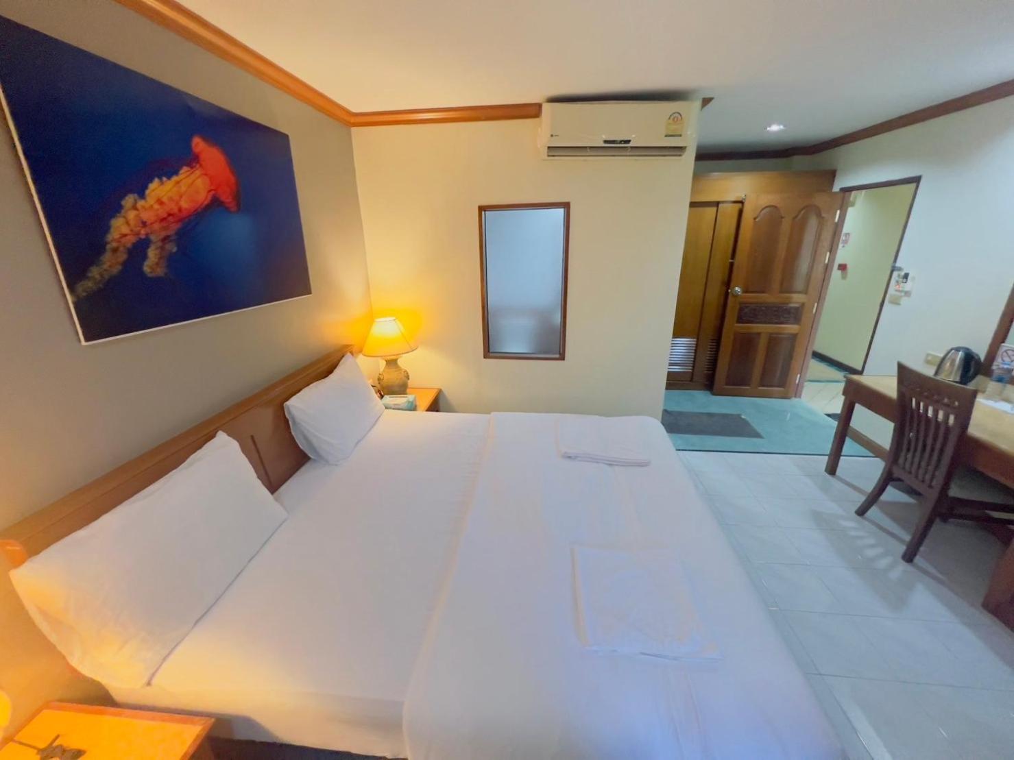Готель Royal Vista Patong Екстер'єр фото