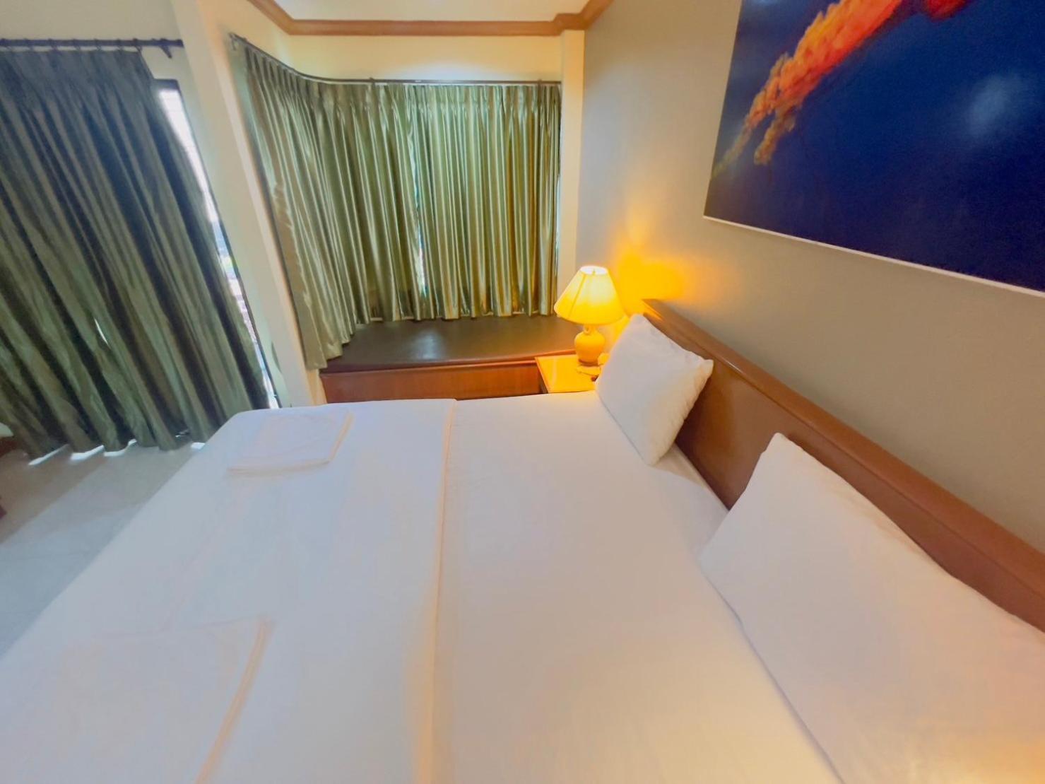 Готель Royal Vista Patong Екстер'єр фото