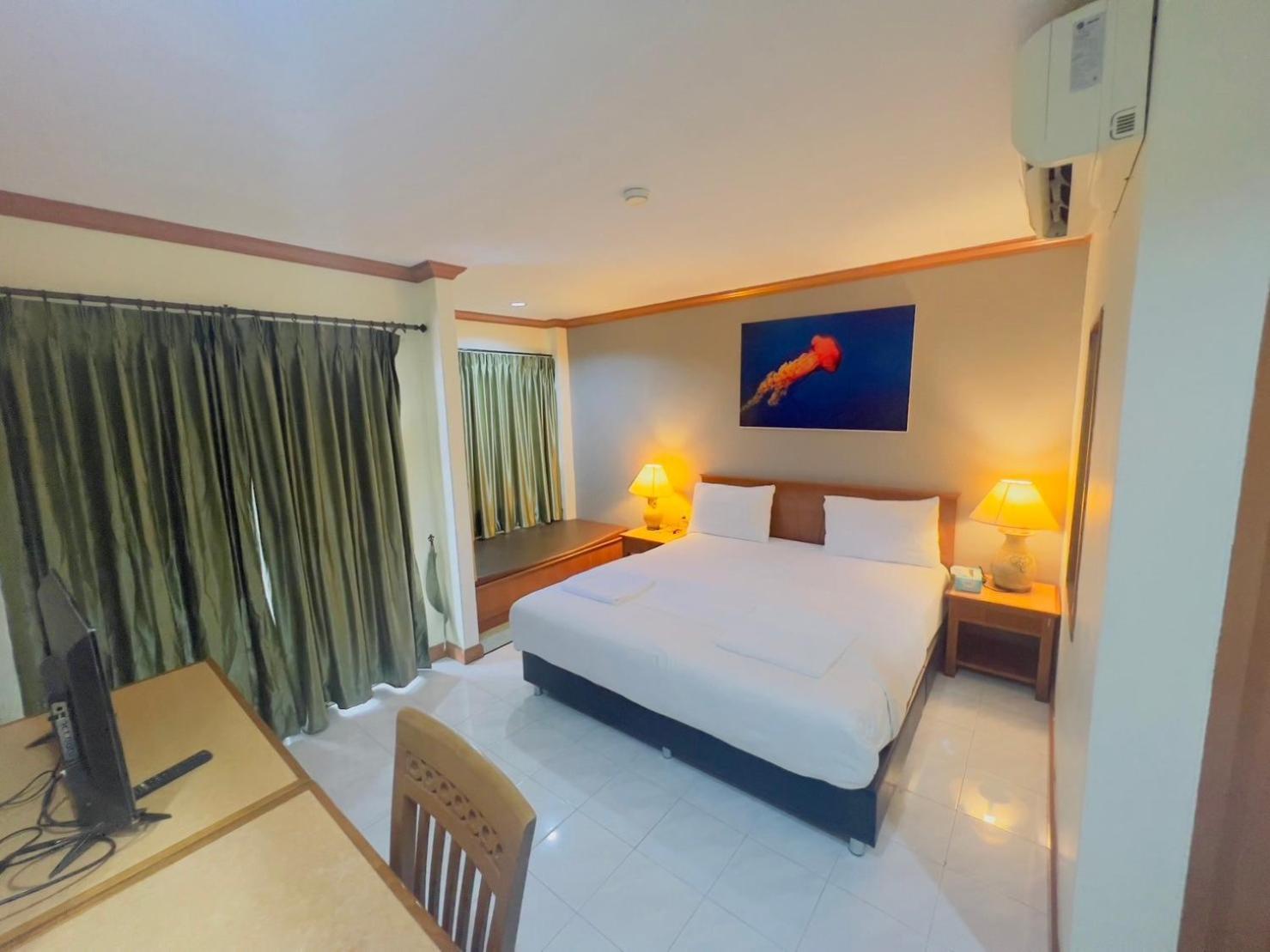 Готель Royal Vista Patong Екстер'єр фото