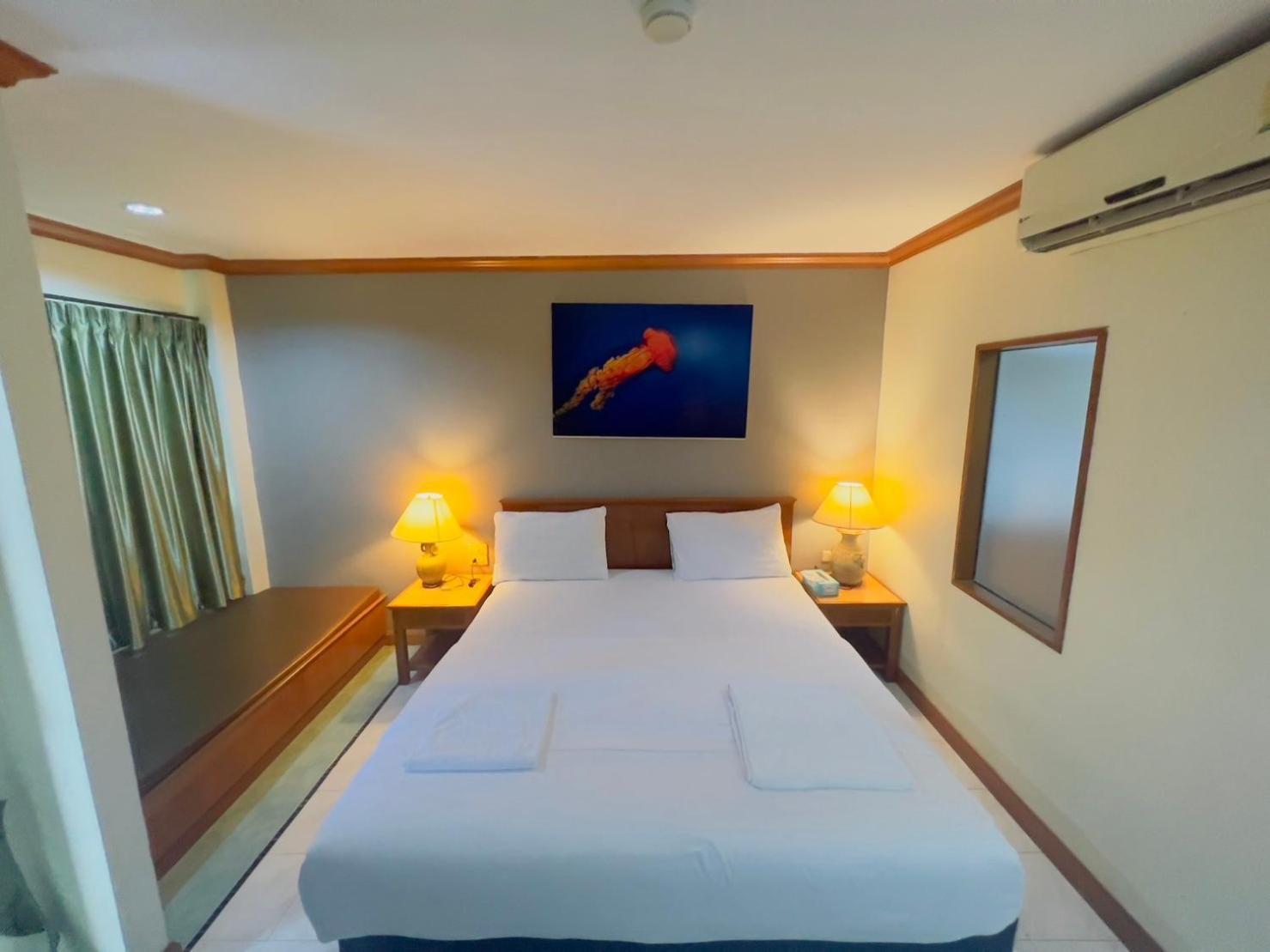 Готель Royal Vista Patong Екстер'єр фото
