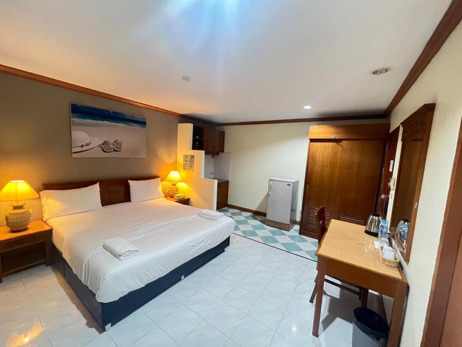 Готель Royal Vista Patong Екстер'єр фото