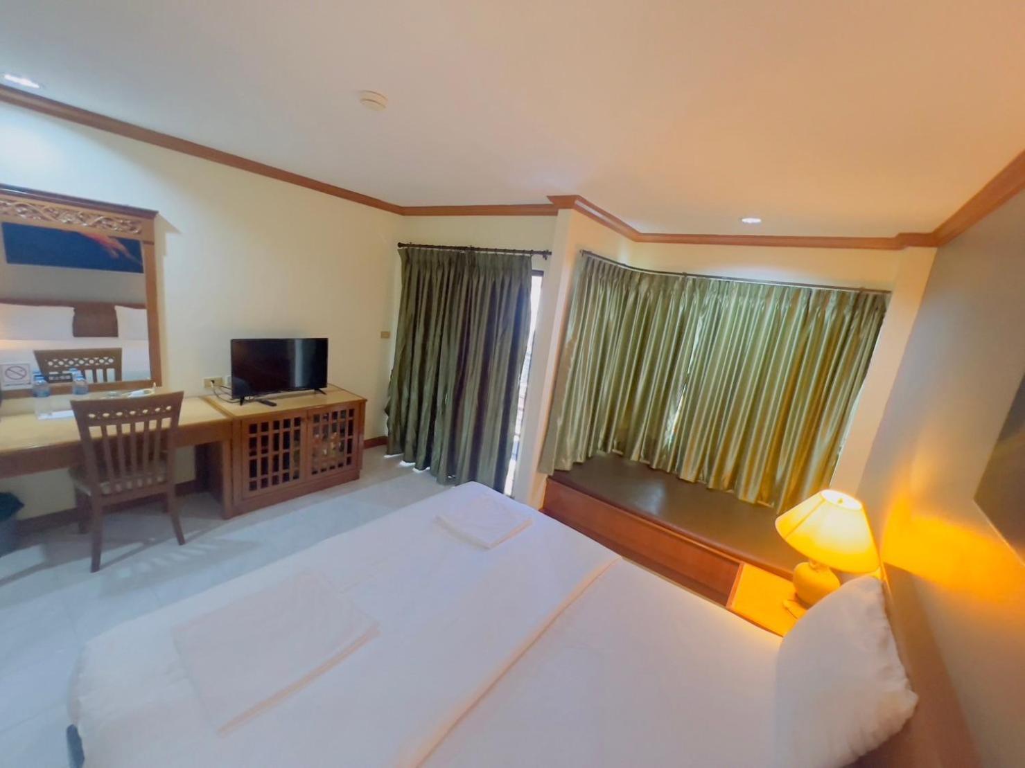 Готель Royal Vista Patong Екстер'єр фото