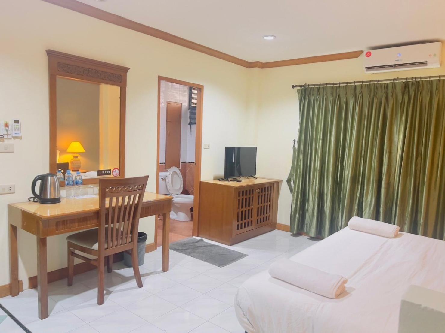 Готель Royal Vista Patong Екстер'єр фото